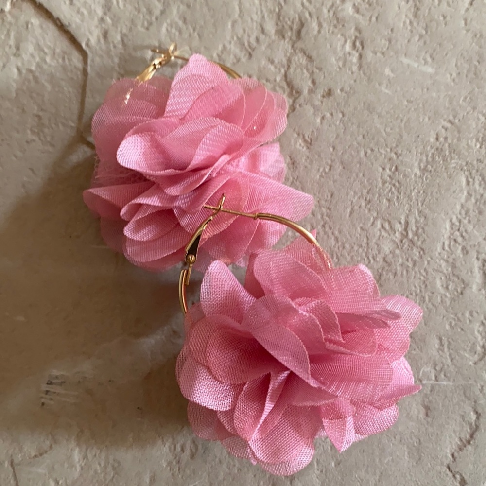 Soft blush floral earrings!!